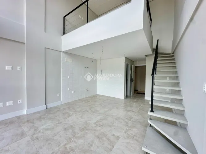 Apartamento duplex em cacupé.