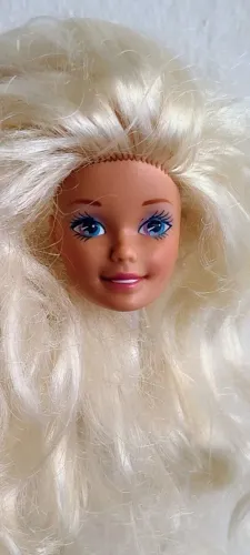 Boneca Barbie estrela somente a cabeça