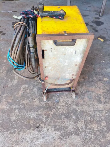 Vende se máquina de solda 