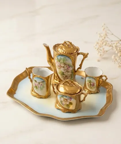 Conjunto de Chá Chinês com Detalhes em Dourado