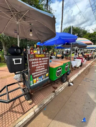 Carrinho de bebidas com engate para carro