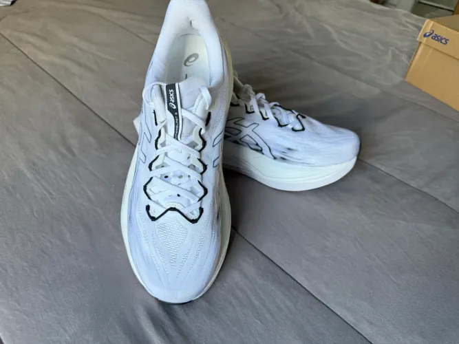 Tenis ASICS Superblast 3 tam 42