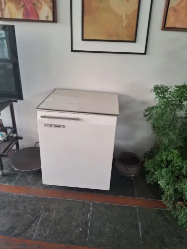 Vendo frigo bar antigo