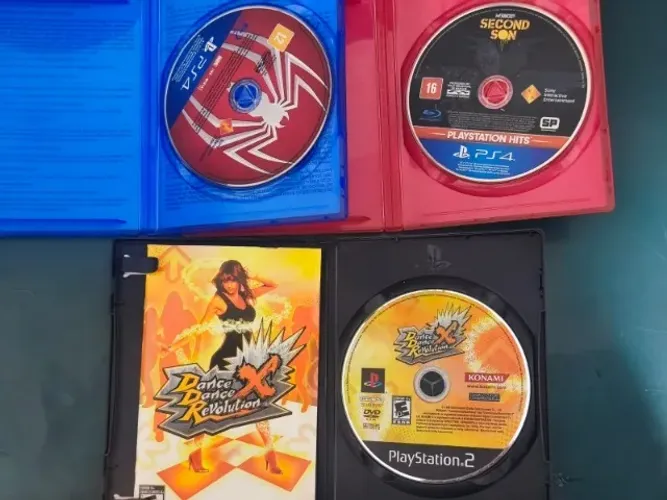 3 Jogos originais 1 de ps2 e outros 2 de ps4