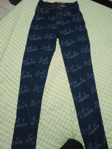 Calça jeans ? sal e pimenta nova