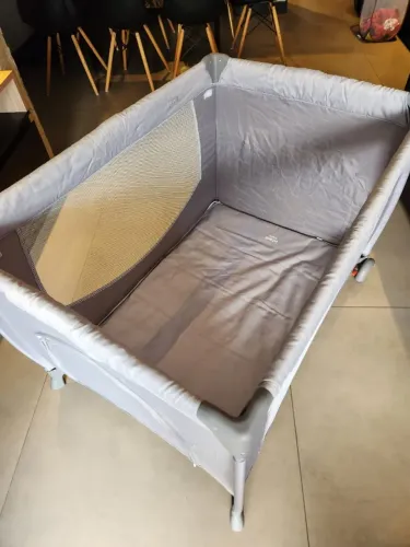 Berço Portátil Infanti Stelle - Com Trocador e Mosquiteiro (0 a 18kg)