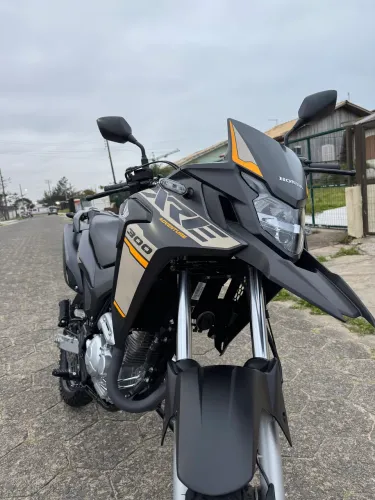 XRE 300 Adventure 2023 impecável com 7.000km