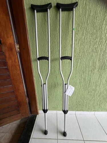 Muletas axilares até 130 kg, Seminovos, compradas, e não usadas.