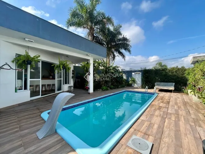 Excelente Casa com 4 Dormitórios e Piscina para Aluguel em Cacupé - Florianópolis | 465 m²