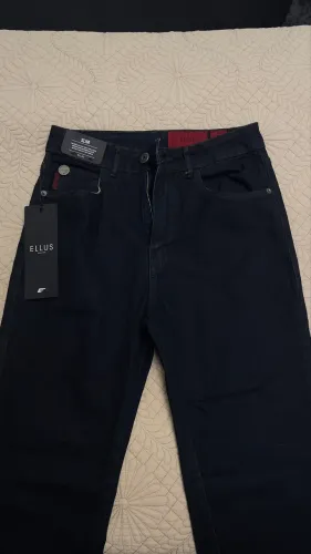 CALÇA ELLUS MODELO SLIM NA ETIQUETA