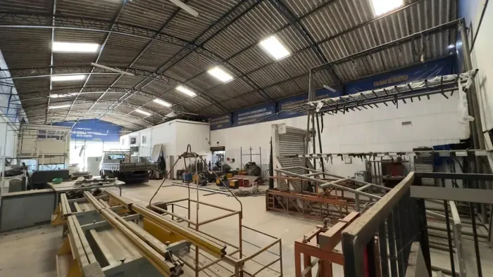 GALPÃO DE 750M² NA VIA EXPRESSA