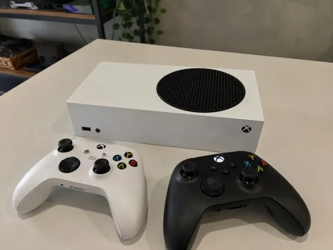 Xbox Series + 2 controles