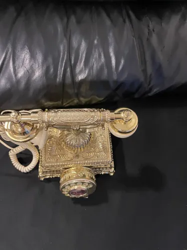 Telefone modelo imperial dourado em baquelite 
