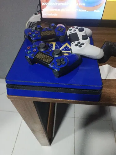 Ps4 slim azul 29 jogos e 3 controle dois originais troco em iPhone 13