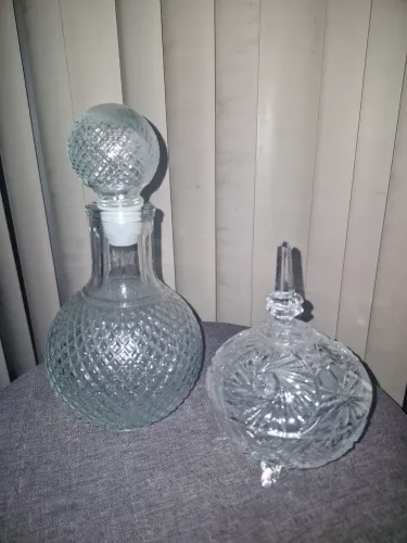 Decantar e Bomboniere pequena, vintage, decoração refinada para sala, escritório, bar.