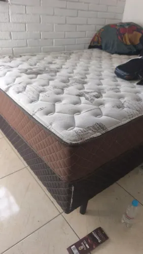 Cama e colchão casal
