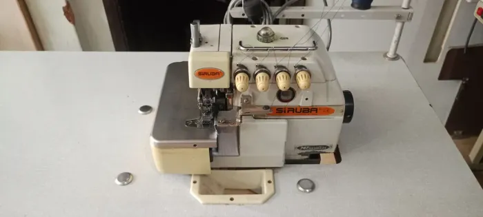 Máquina de costura Overlok