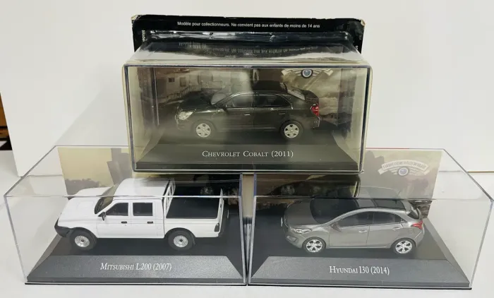 LEIA O ANÚNCIO- Miniaturas Metal Chevrolet Cobalt / Mitsubishi L200 / Hyundai I30 1/43