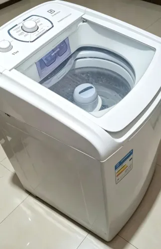 Máquina de lavar de Eletrolux 11 kg lava e seca
