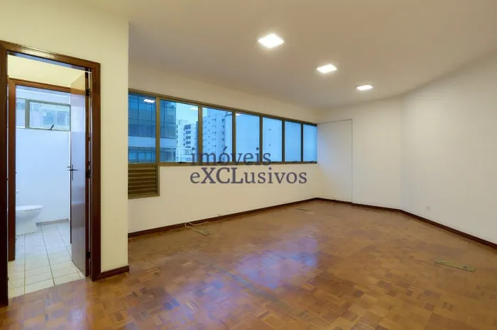 Conjunto Comercial à Venda no Batel