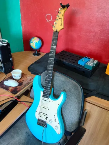 guitarra strato yamaha (pra vender Logo)