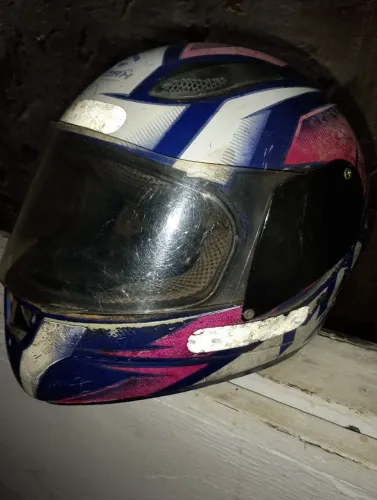 Vendo esse capacete apenas 40$ dependendo do bairro facilito na entrega