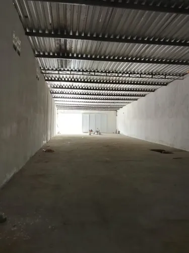 Galpão novo em Maracanau, com 8 metros de frente e 25 metros de fundos, 200m2,
