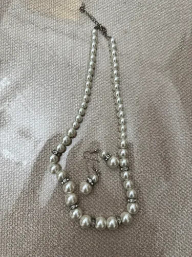 Colar de pérola com brincos. Novos