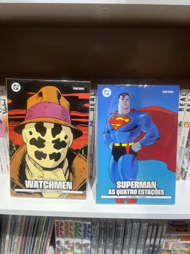 HQs Dc de bolso Watchmen e Superman as quatro estações