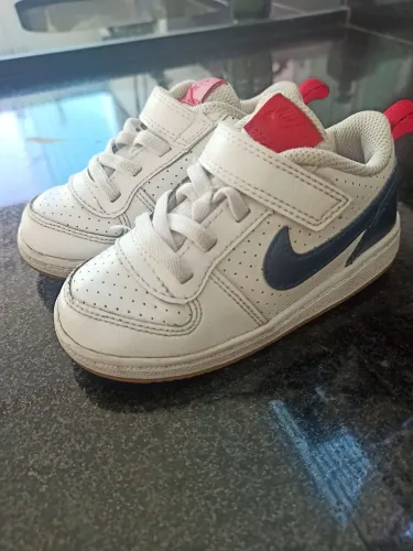 Tênis infantil Nike tamanho 24