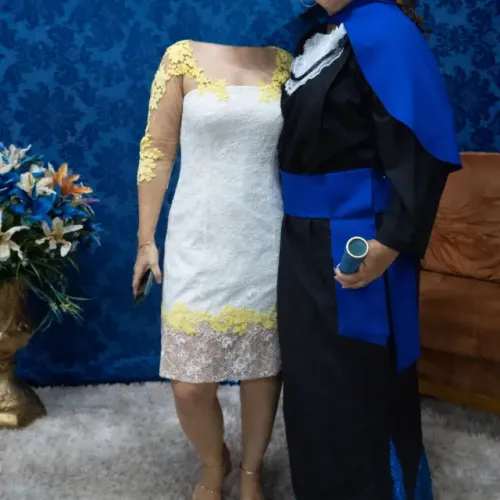 Vestido branco com bordados formatura
