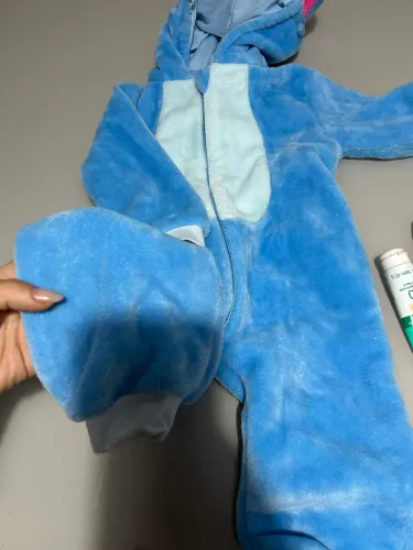 Macacão  stitch e casaco com orelhinha veste do 1 a dois anos 