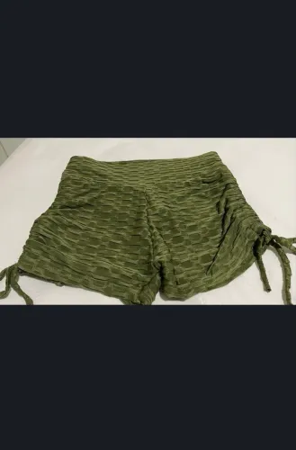 Short empina bumbum academia