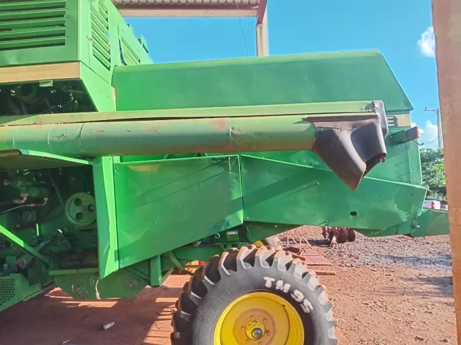 Colhetadeira jhon deere 1175 hidro