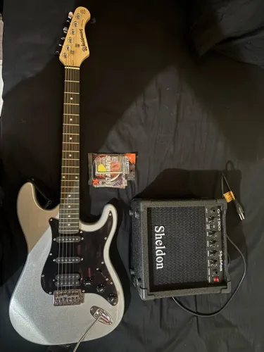 Guitarra Stratocaster Street ST-111 Cinza + Amplificador e cordas de guitarra