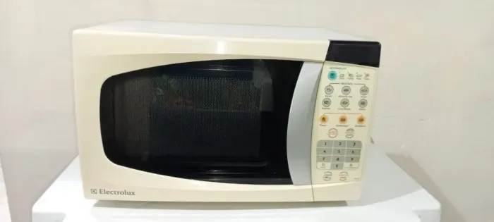Micro-ondas Electrolux 127V Funcional com Prato de Vidro - Preço de Ocasião!