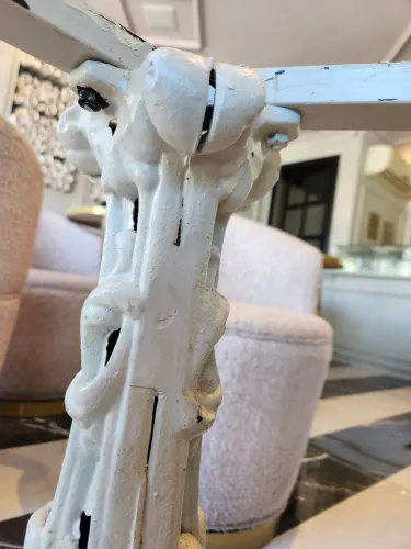 Pé de mesa de ferro fundido branco