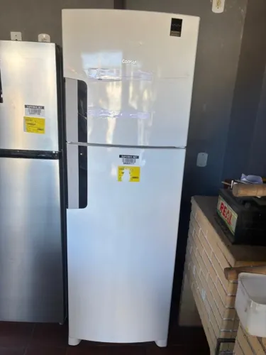 Vende-se geladeira Consul CRM44MB Duplex Inverter 377L Frost Free Branca - 110V. Amostra