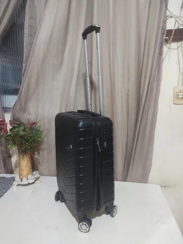 Vendo uma mala de material rígido de 10kg de bordo