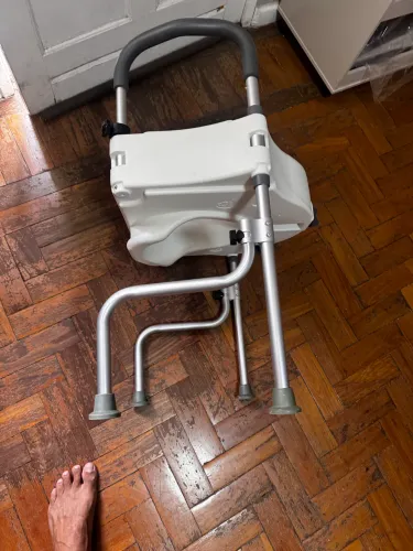 Assento Sanitario Elevado Com Barra De Apoio Lateral 120kg Cor Branco
