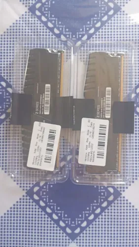 2 PENTES DE MEMÓRIA RAM 8GB DDR4 3200MHZ