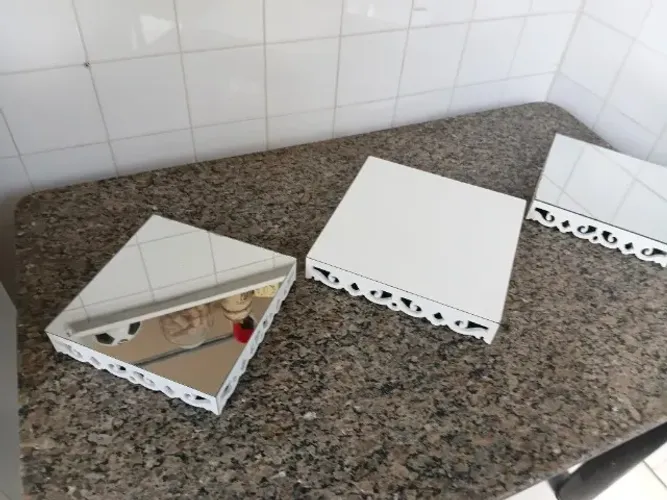 Kit 3 Bandejas 1 Brancas 2 Espelhadas para Docinhos.