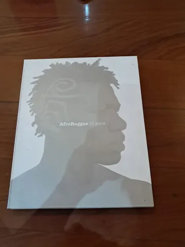Livro afroreggae 21 anos