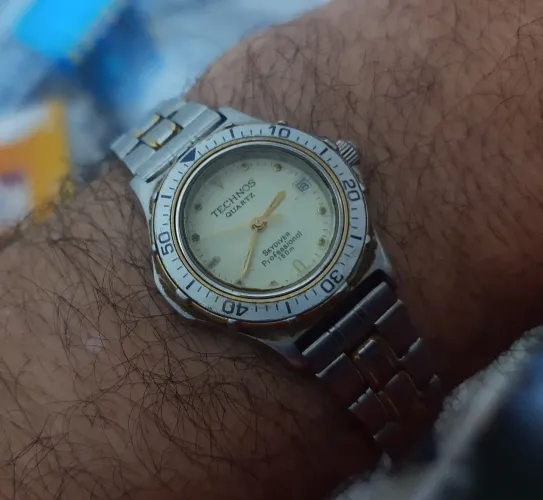 Relógio antigo technos pequeno original funcionando reliquia