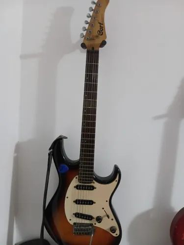 guitarra Cort G Series Stratocaster Made in Indonesia pouco uso