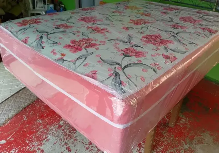 Cama mega mega disponível