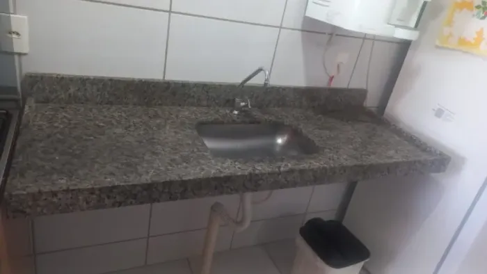 Bancada de granito (um metro e meio) com cuba de inox . Cajazeiras - PB
