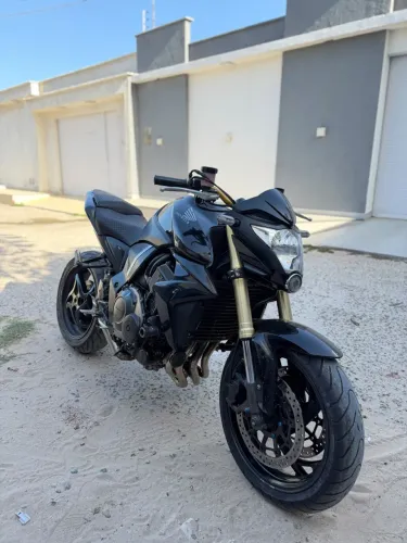 CB 1000 14/14 quitada só no ponto de transferir / 50 mil km rodados abaixo na tabela fipe