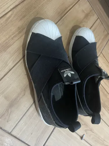 Tênis adidas 