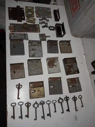 Lote com ferragens antigas